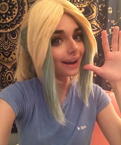 Honeyrabbiit model art pic