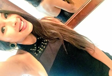 Miss Caffeine naked model image