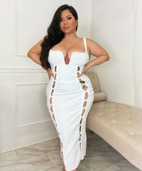 Mizuki Brown model high quality pic