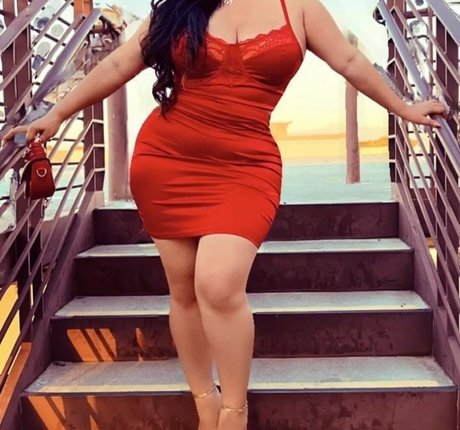 Mizuki Brown model adult pictures