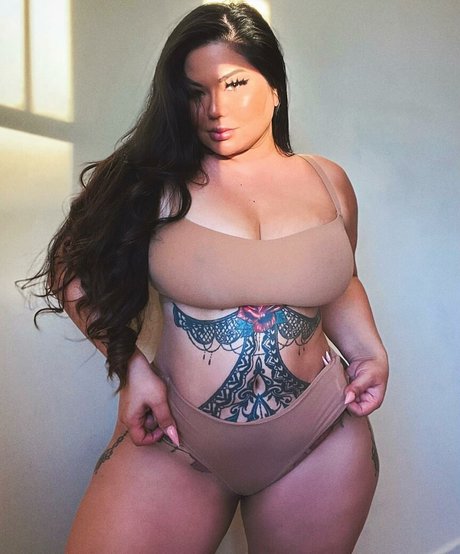 Mizuki Brown beautiful star pics