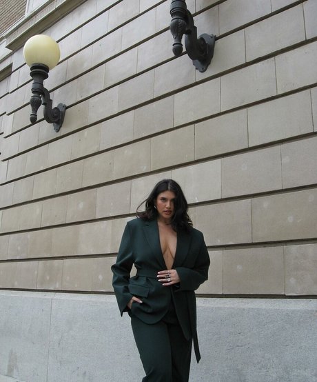 La Tecia Thomas star erotic photos