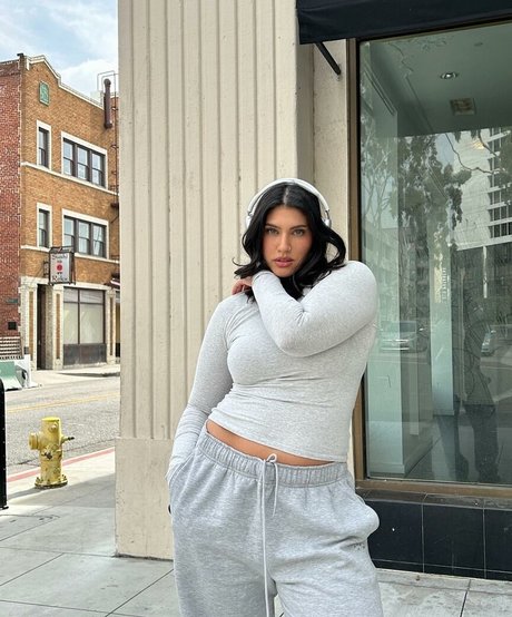 La Tecia Thomas model nice images