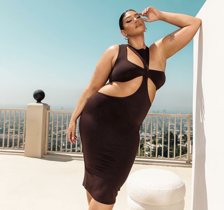 La Tecia Thomas pretty star pictures