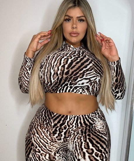 Michelle Mendez star pretty pictures