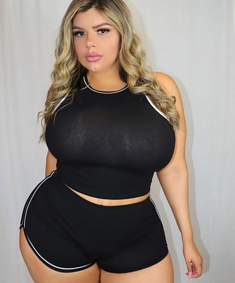 Michelle Mendez sexy model pics