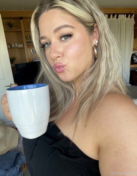 Ellanabryan exclusive model picture