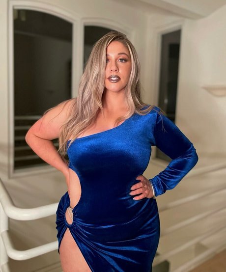 Ellanabryan erotic model pic