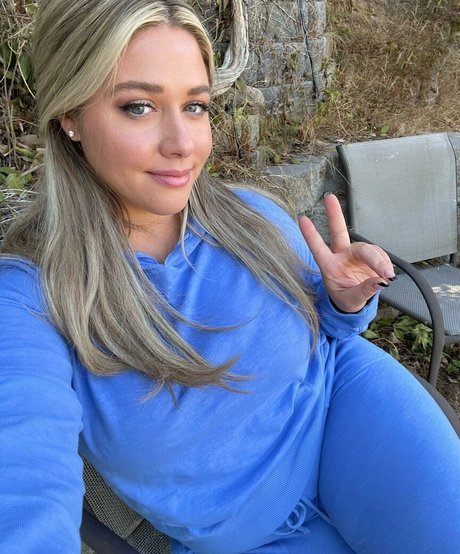 Ellanabryan beautiful model image