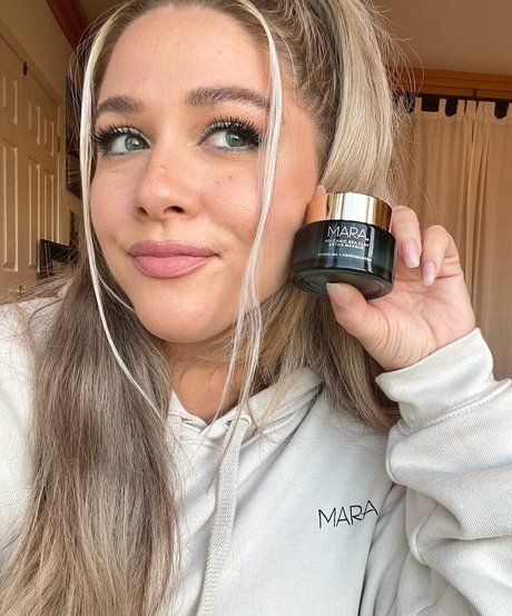 Ellanabryan model perfect images