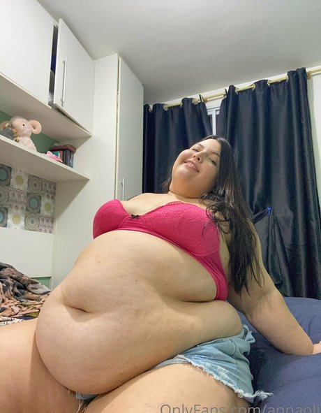 annaoli model naked photo