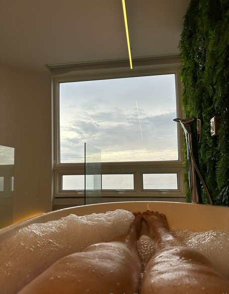 annaoli nice actress picture