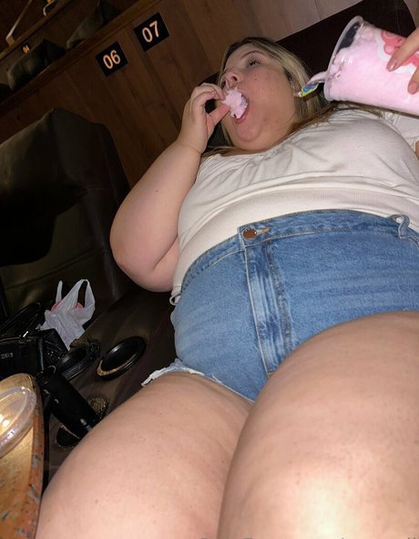 annaoli model top picture