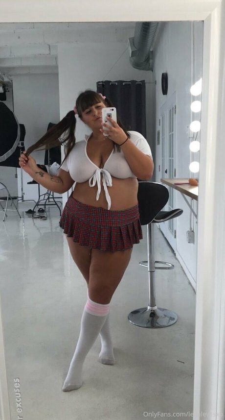 freeleila naked actress photos