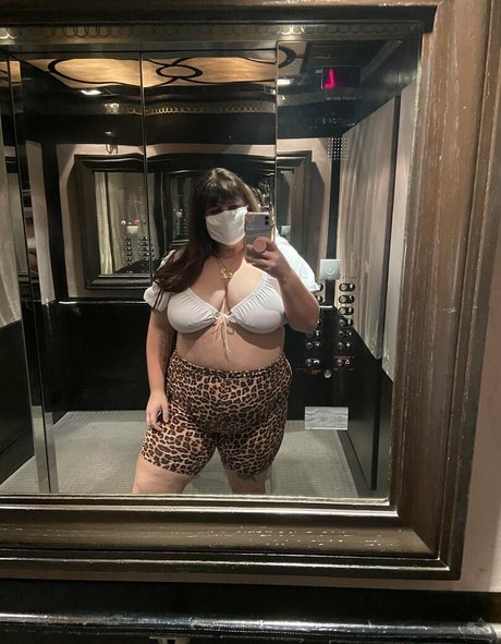 freeleila model hd photos