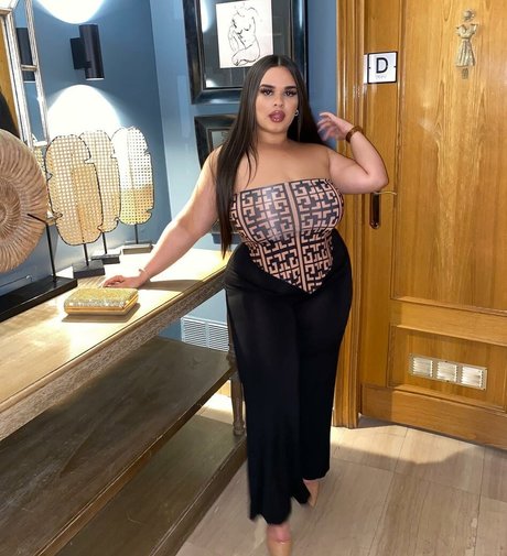 Curvyexoticaa sex star picture