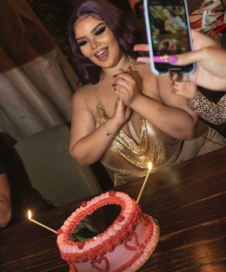 Curvyexoticaa model sex gallery