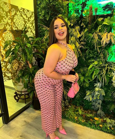 Curvyexoticaa pornstar exclusive images