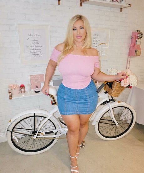 lesbian squirt onlyfans beautiful photo