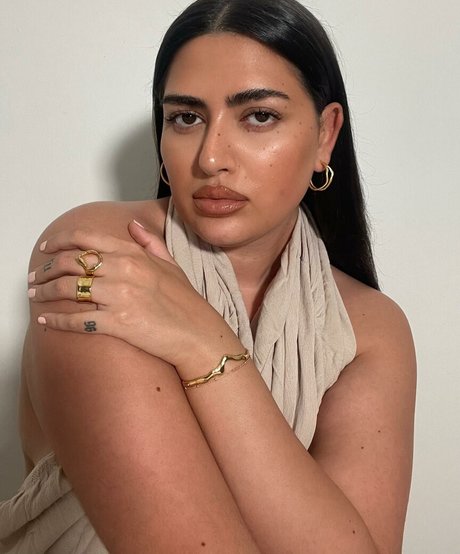 Irena Drezi hot actress pics