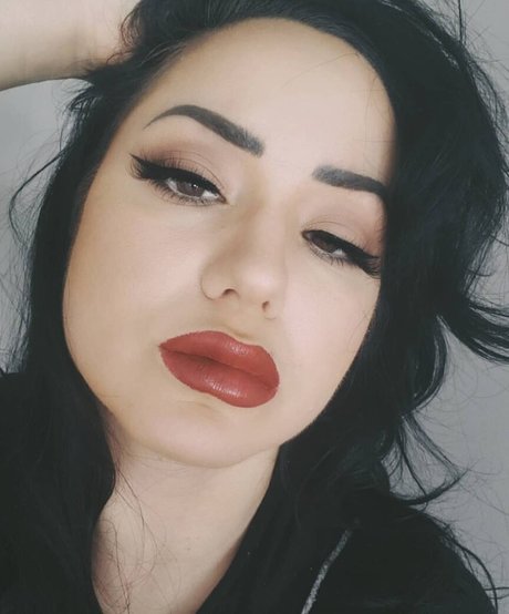 Anjadee model beautiful img