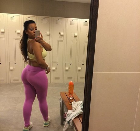 Toni Salina Chee Young model beautiful pictures