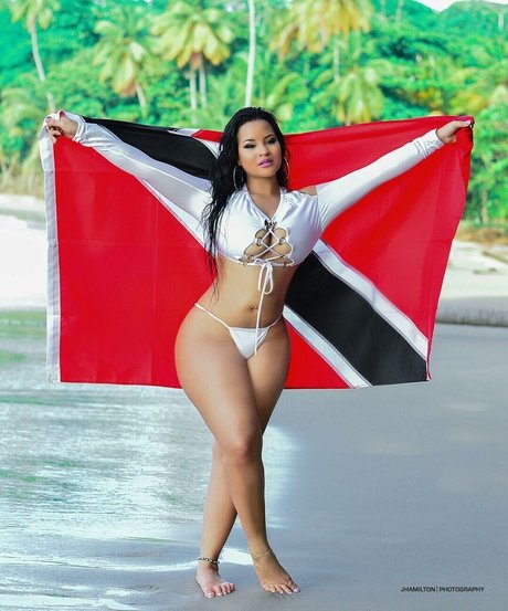 Toni Salina Chee Young hd actress images