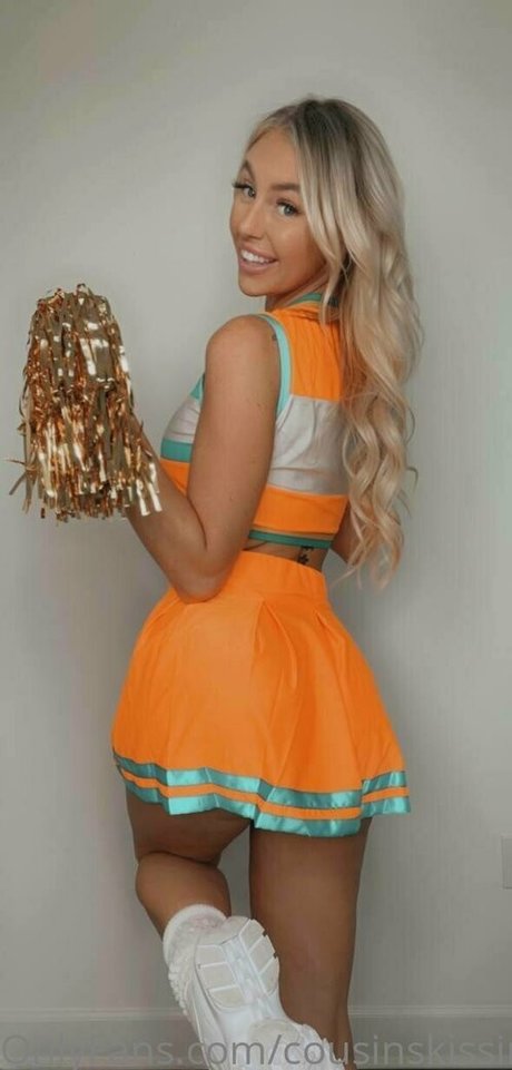 cousinskissing hot model archive