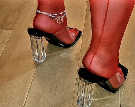 pretty littletoes22 model sex archive