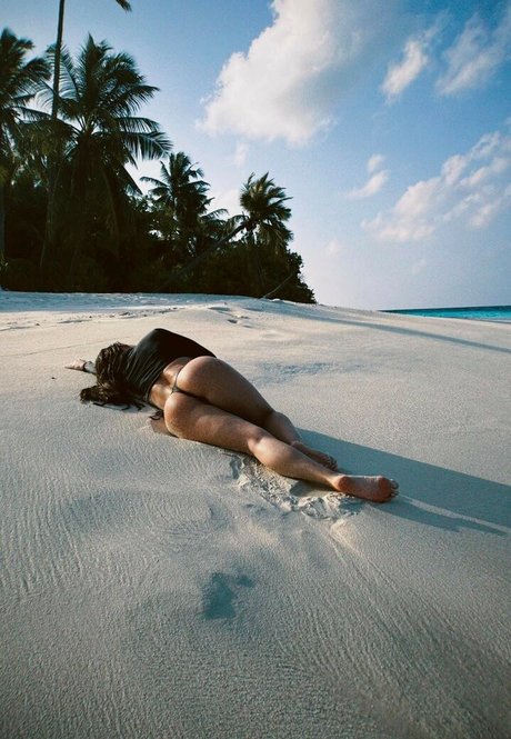 Vanessa Mai star erotic pics