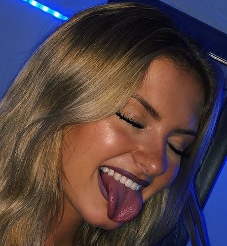 Mackinzee Hill porn model archive