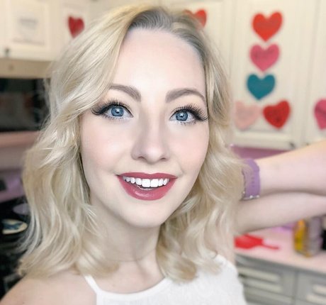 Cannibalqueen erotic star pics