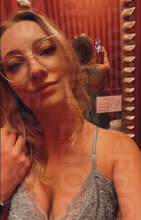 Cannibalqueen erotic model pics