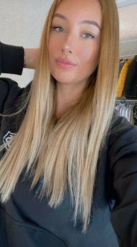 lizzzyfox pornstar top galleries