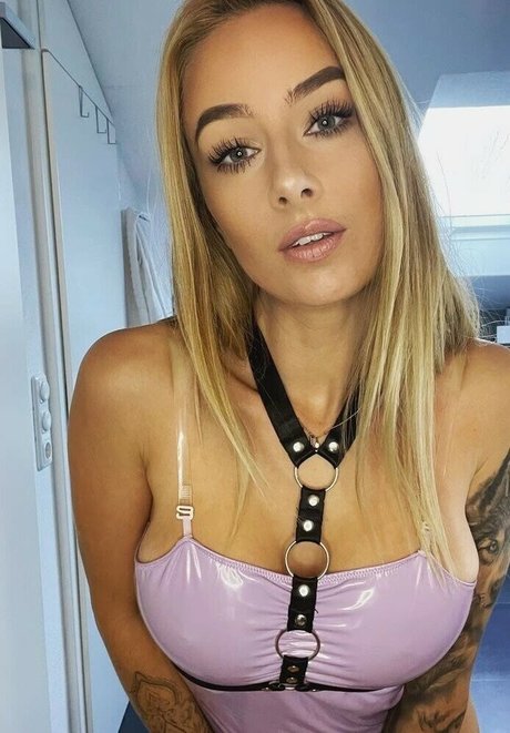 lizzzyfox hot pornstar archive