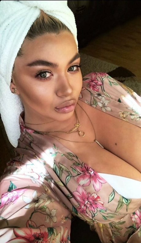 Roxana Elena star porn pic