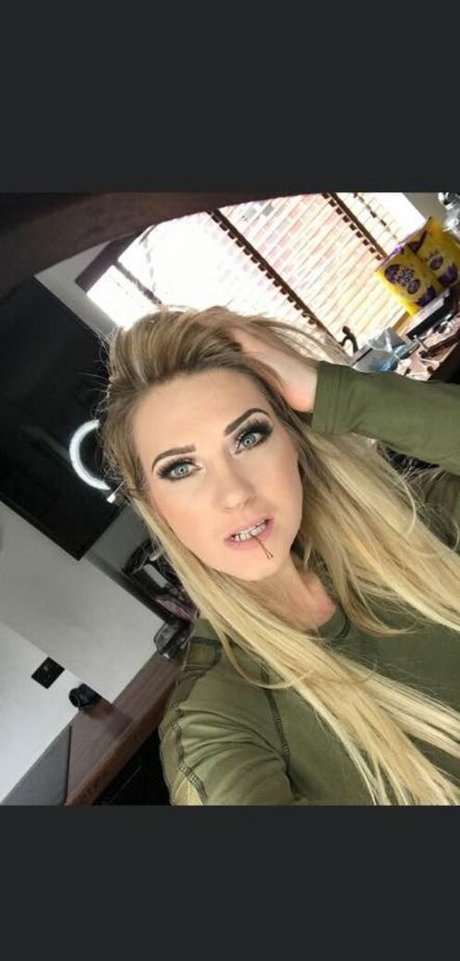 Sharni Knighton model adult photo