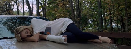 Maika Monroe exclusive star picture