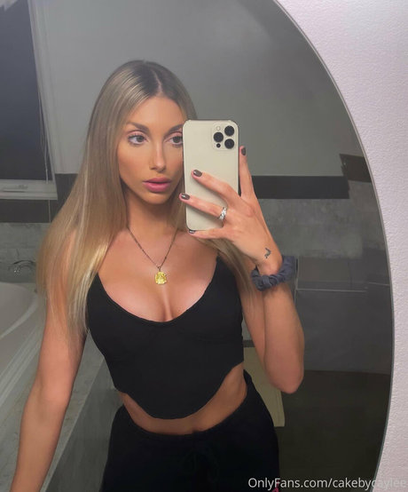 lifewithcay model img