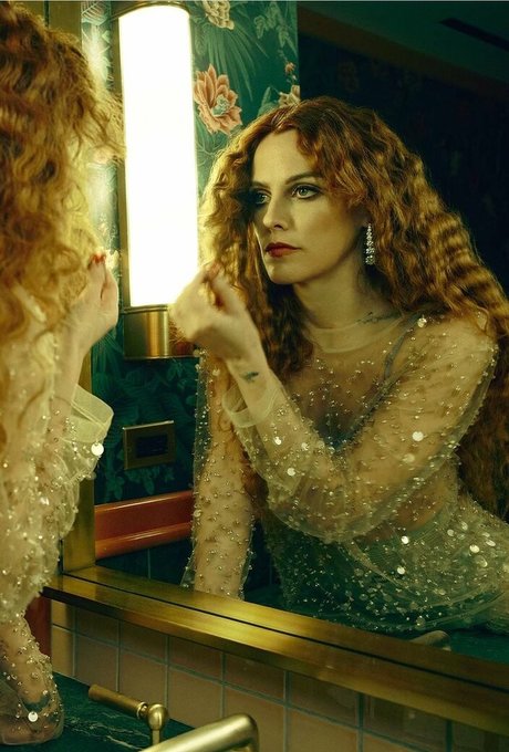 Riley Keough art star img