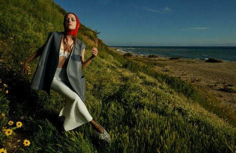 Riley Keough erotic model galleries