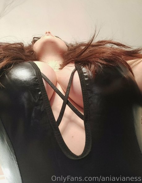 aniavianess star high quality photo