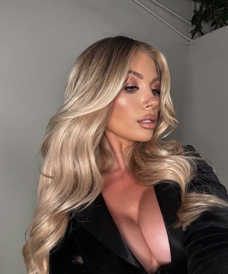 Phoebe Davis pornographic model photos