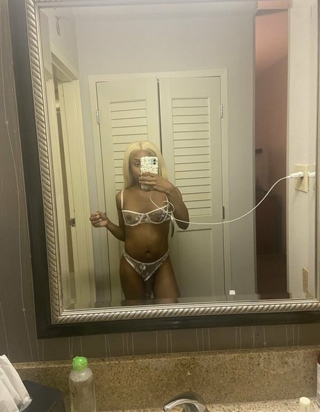 Princess Layla model nudes pictures