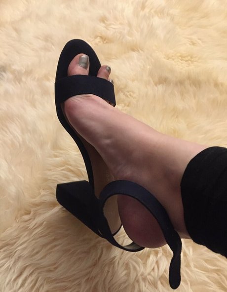 chrissys feet model perfect pic