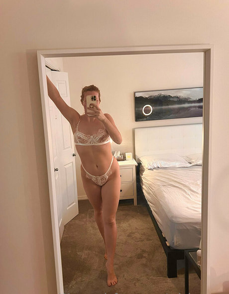 adelaroseefree top model photo