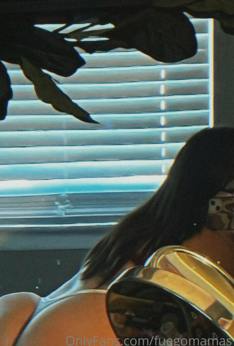 fuegomamas model nudes photo