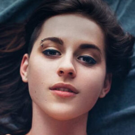 Apocalyptic Royalty star hot pictures