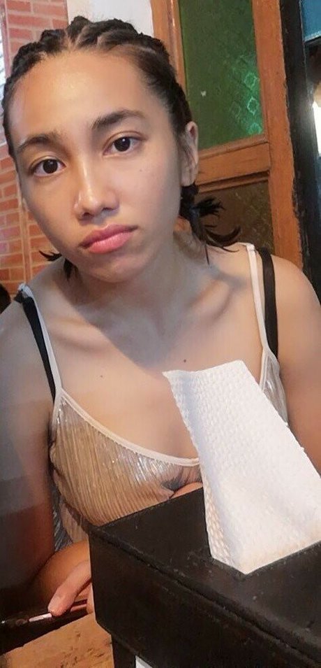 Offlinemandy pornographic actress photo