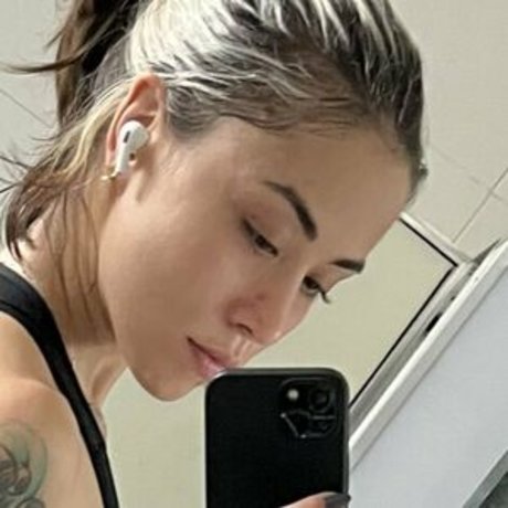 anaimoura model naked pic